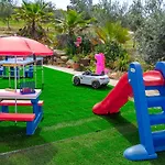 Privata Immersa Nel Con Piscina, Per Famiglie E Bambini *