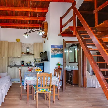 Villa Privata Immersa Nel Con Piscina, Per Famiglie E Bambini